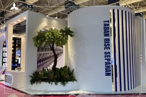 ۱۸. استفاده از گیاهان طبیعی و فضای سبز داخل غرفه